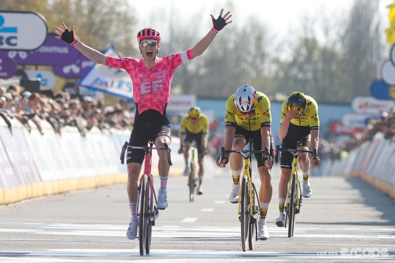 Neilson Powless pulls a 'Stannard' against Wout and co. at Dwars