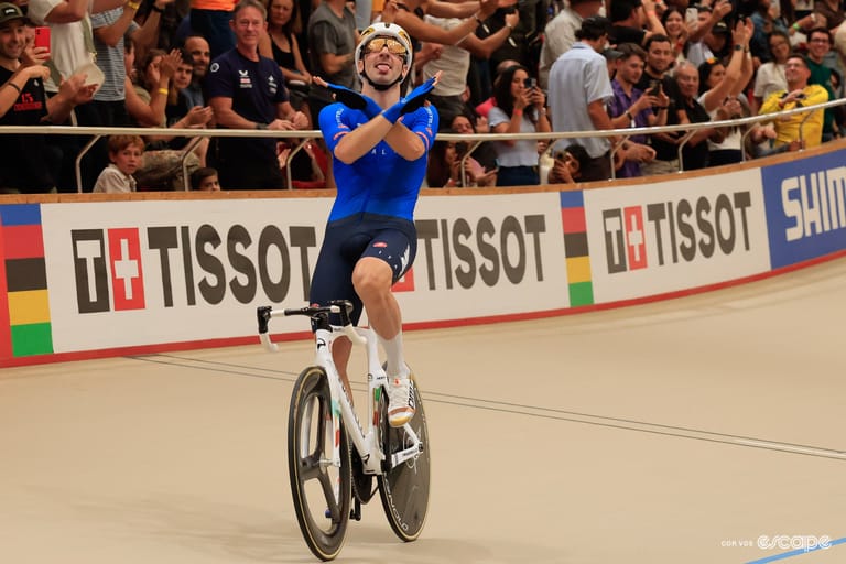 Elia Viviani goes out with a bang